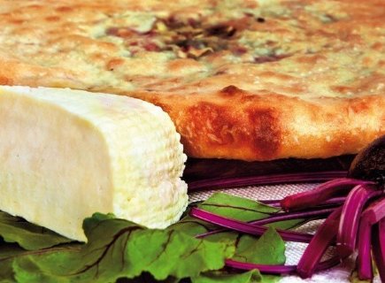 Осетинский пирог с листьями свеклы, зеленью и осетинским сыром Осетинский пирог с листьями свеклы, зеленью и осетинским сыром